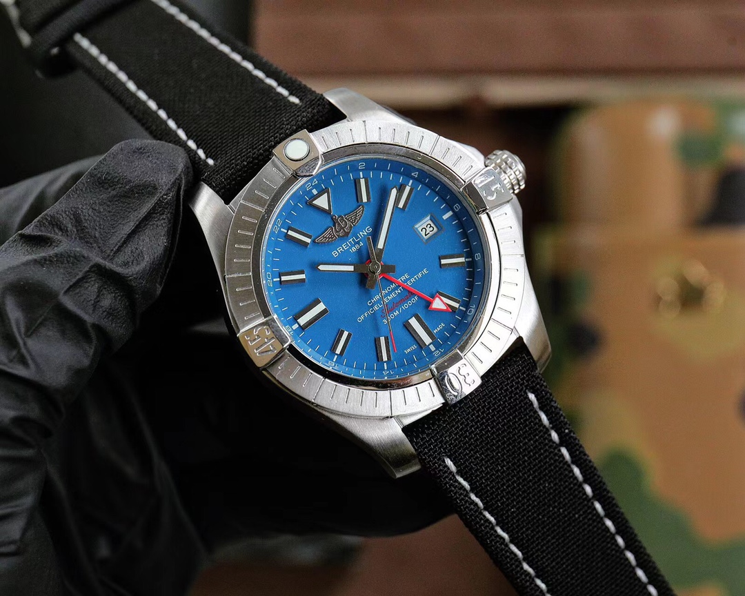 ブルーのブライトリングスーパーコピー時計 アベンジャー新品発見B902382