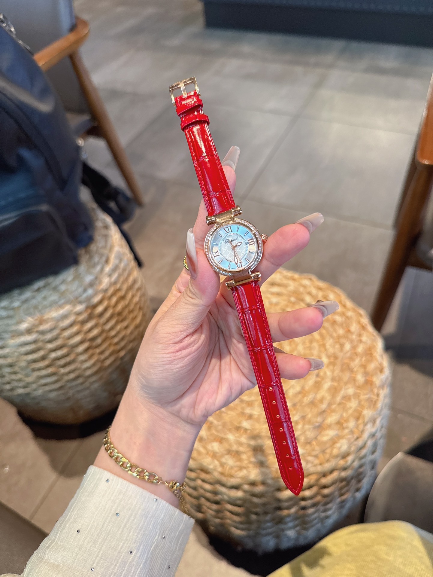 ショパールコピー時計レディース クォーツ 赤いストラップY469299[3]