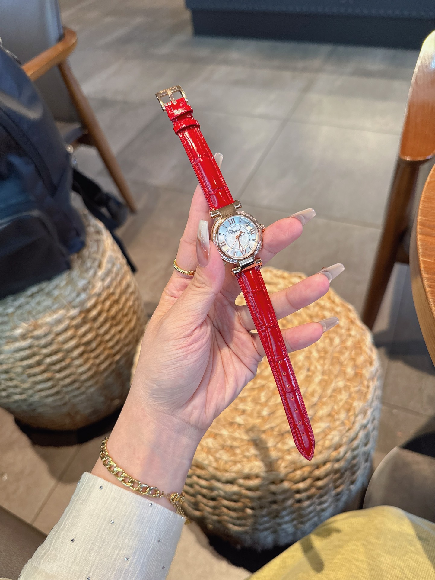 ショパールコピー時計レディース クォーツ 赤いストラップY469299[4]