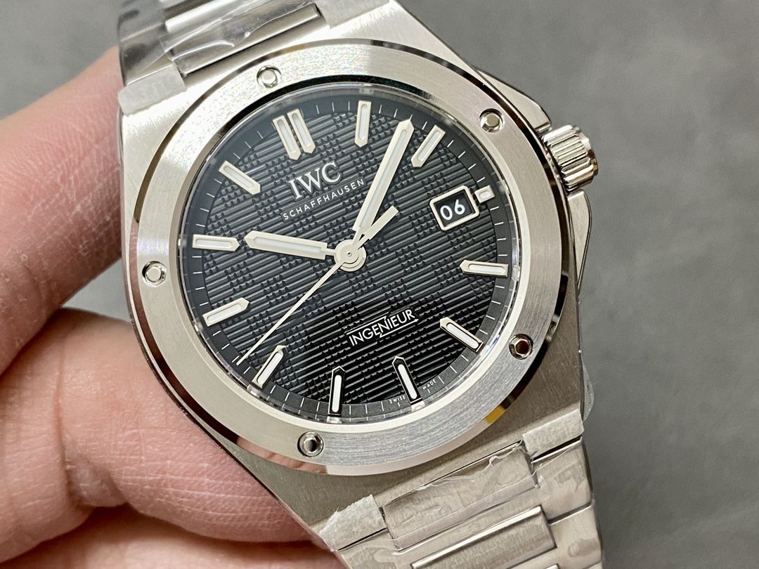 最大級の品揃え IWC インヂュニア メンズ40mm ブラック Ref. 1832[1]