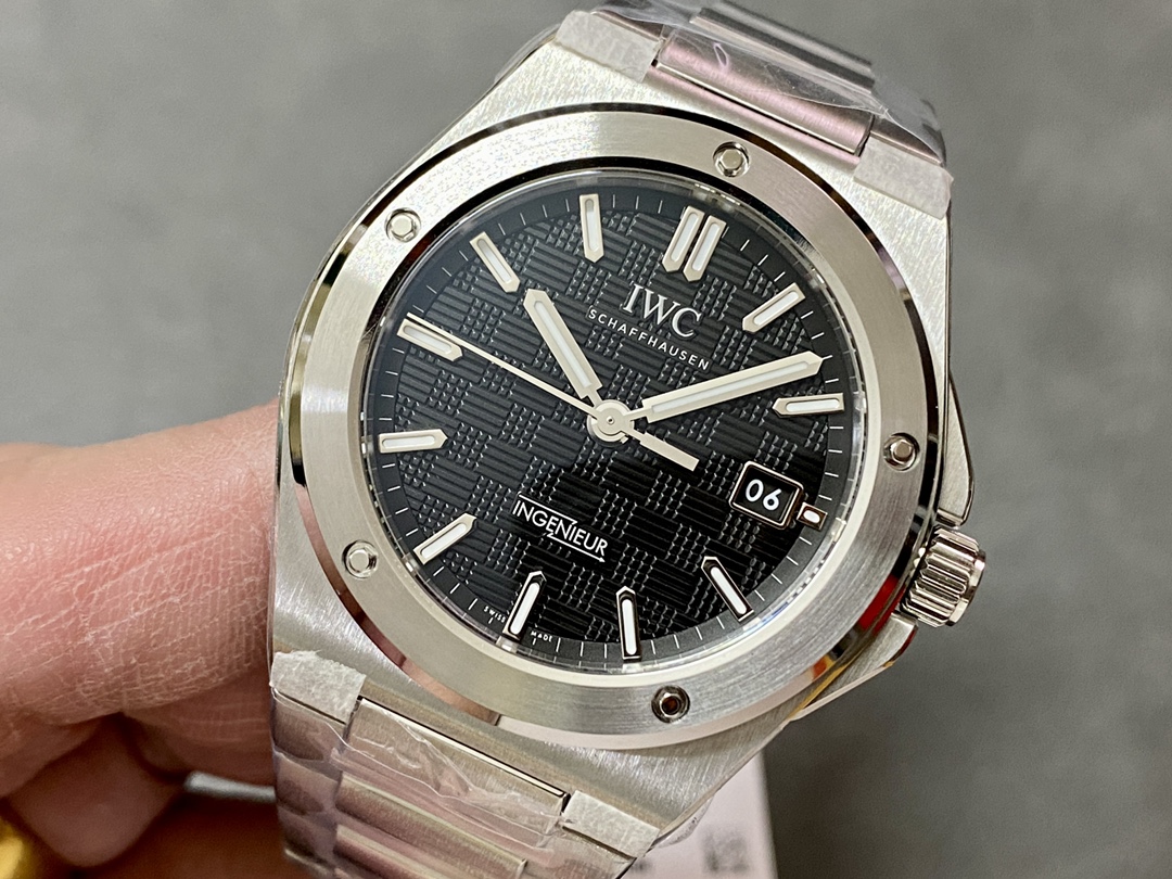 最大級の品揃え IWC インヂュニア メンズ40mm ブラック Ref. 1832[2]