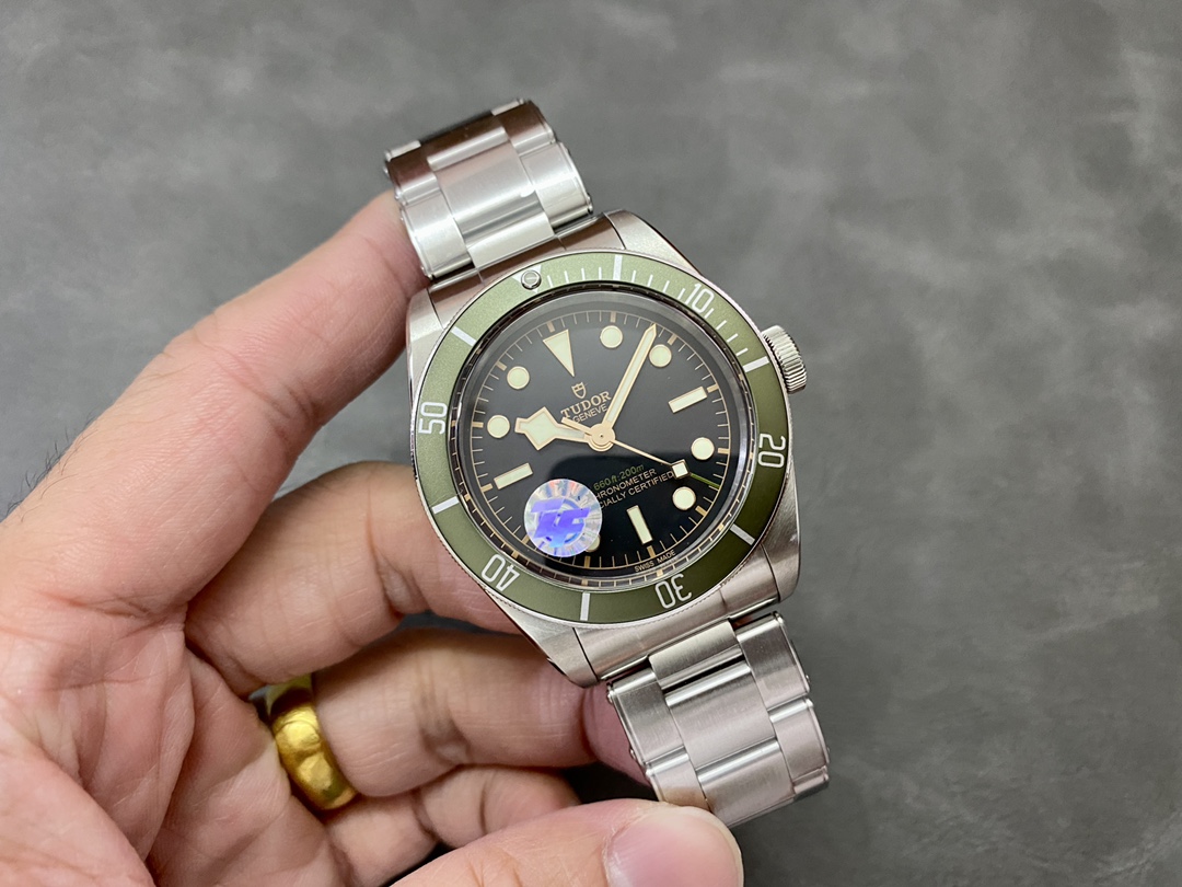 【オリーブグリーンのベゼル】チュードル 激安時計 ブランド41mm T692910[3]