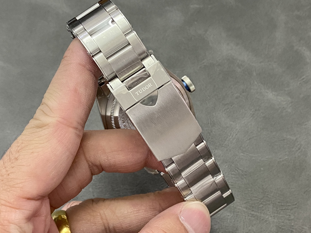 チューダーコピー時計ブランド ヘリテージ ブラックベイ M79230B[8]