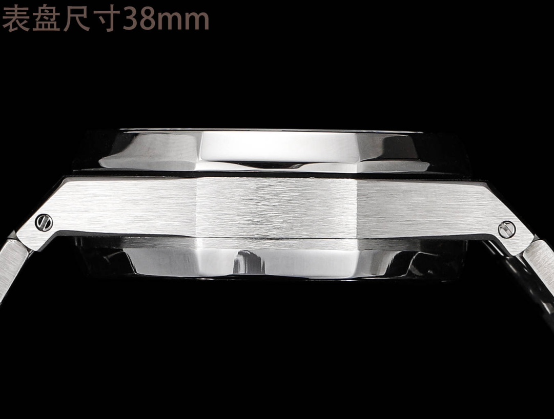 機能性良 オーデマピゲスーパーコピー時計 26715BC.ZZ.1356BC.01-03 ロイヤルオーク 38mm[6]