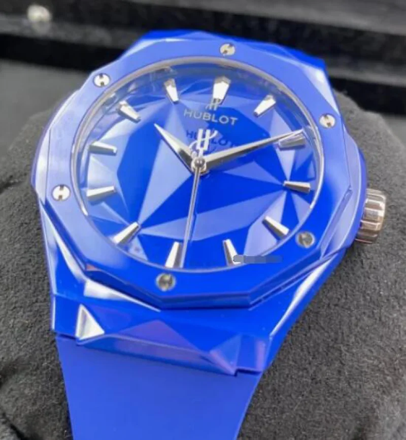 ウブロコピー クラシック フュージョン40mm 天然ゴムストラップ700267
