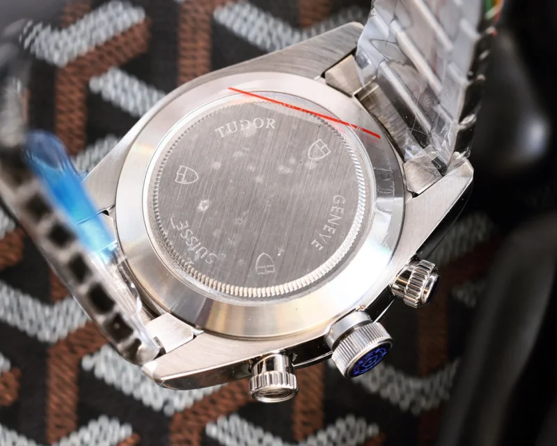 チュードルスーパーコピー時計メンズ自動巻き42mm T02215