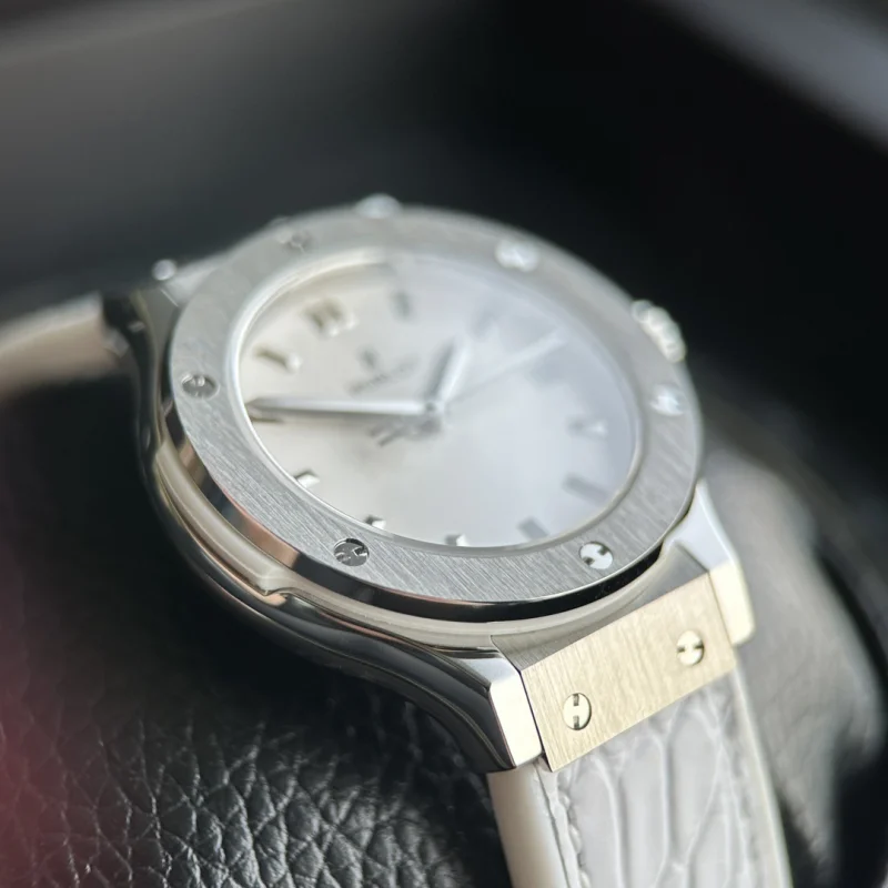 【最安価格】ウブロN級品 クラシック・フュージョン ブラックマジック 565.CM.1470.RX