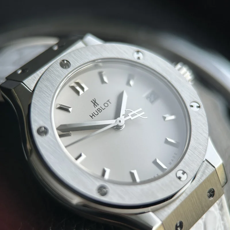 【最安価格】ウブロN級品 クラシック・フュージョン ブラックマジック 565.CM.1470.RX