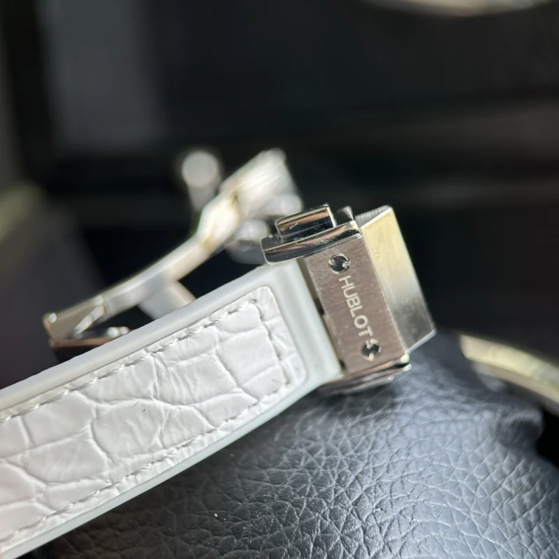 【最安価格】ウブロN級品 クラシック・フュージョン ブラックマジック 565.CM.1470.RX