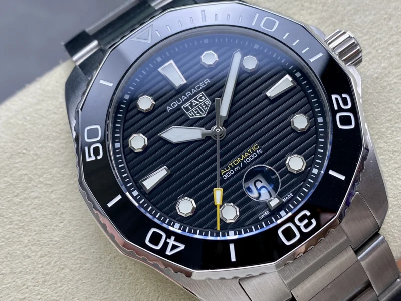 最安値挑戦 タグ・ホイヤースーパーコピー アクアレーサー 自動巻き43MM 676AD230