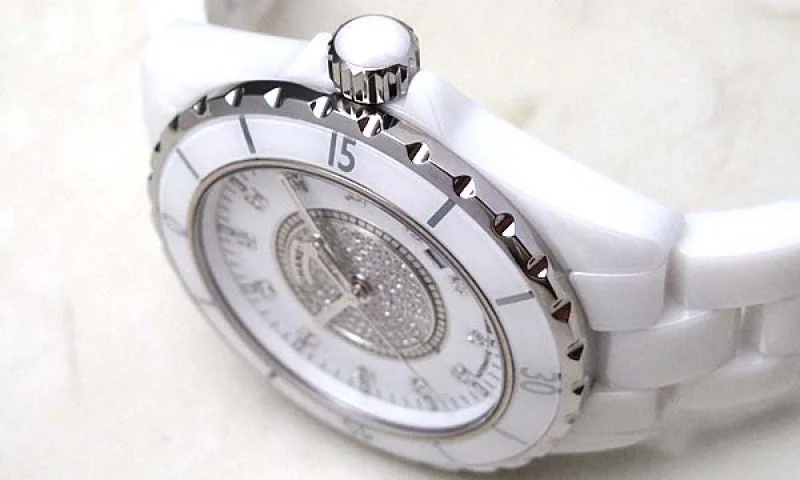 シャネル CHANEL時計 J12 38mm　ブラックセラミック　ベゼル文字盤センターダイヤ ブラック/センターダイヤ H1709 スーパーコピー