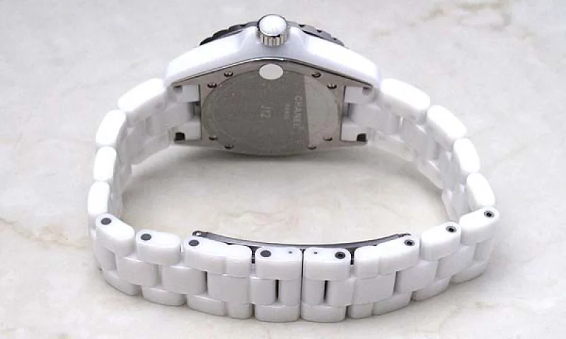 シャネル CHANEL時計 J12 38mm　ブラックセラミック　ベゼル文字盤センターダイヤ ブラック/センターダイヤ H1709 スーパーコピー