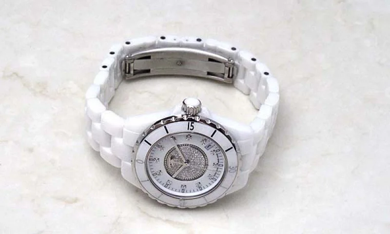 シャネル CHANEL時計 J12 38mm　ブラックセラミック　ベゼル文字盤センターダイヤ ブラック/センターダイヤ H1709 スーパーコピー
