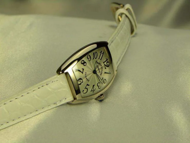 腕時計 コピー FRANCK MULLER フランクミュラー トノウカーベックス レディース 1752QZ