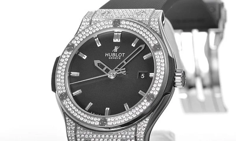 (HUBLOT)ウブロ 高級腕時計 コピー クラシックフュージョン ジルコニウム パヴェ 542.ZX.1170.LR.1704