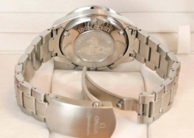 ケース: ステンレススティール(以下SS) 直径約40mm 厚み15.5mm鏡面/ヘアライン仕上げ ケース: ステンレススティール(以下SS) 直径約40mm 厚み15.5mm鏡面/ヘアライン仕上げ